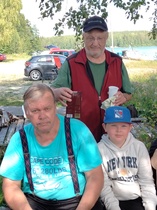 Miesten sarjan palkitut: 1. Esa Lehtomäki (ei kuvassa) 2. Toivo Järvinen  3. Martti Takanen sekä neljänneksi tullut erikoispalkittu nuorimies
