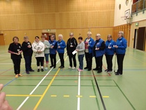 Kirmaus-boccian naisten sarjan palkintojen jako.  MSI:n kilpailijoista pronssille tulivat Mervi Aalto ja Pirjo Väisänen, viidenneksi Pirkko Hyytiäinen ja Tellervo Salminen ja kuudenneksi Hilkka Flyktman ja Onerva Uuttera. 