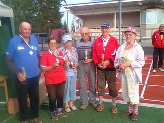 Ulkopallojen henkilökohtaiset kisat Vilppulassa 16.6.2018 Veteraanit sarjan palkitut vas. Einar Heinström (2), Salli Aittonen (1) Mirjam Saarinen (3), Ilkka Hirvikallio, Keijo Sandelin ja Helena Jokinen 