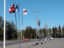 Lippulinna kisapaikan edessä