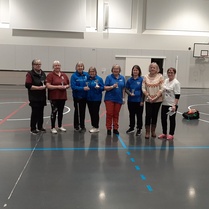 I Loft boccia 3.1.2026 Raumalla.  Naisten sarjan palkintojen jako.  Mäntän Invalidien voittajapari 3:s ja 4:s vasemmalta
