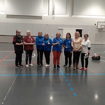 I Loft boccia 3.1.2026 Raumalla.  Naisten sarjan palkintojen jako.  Mäntän Invalidien voittajapari 3:s ja 4:s vasemmalta